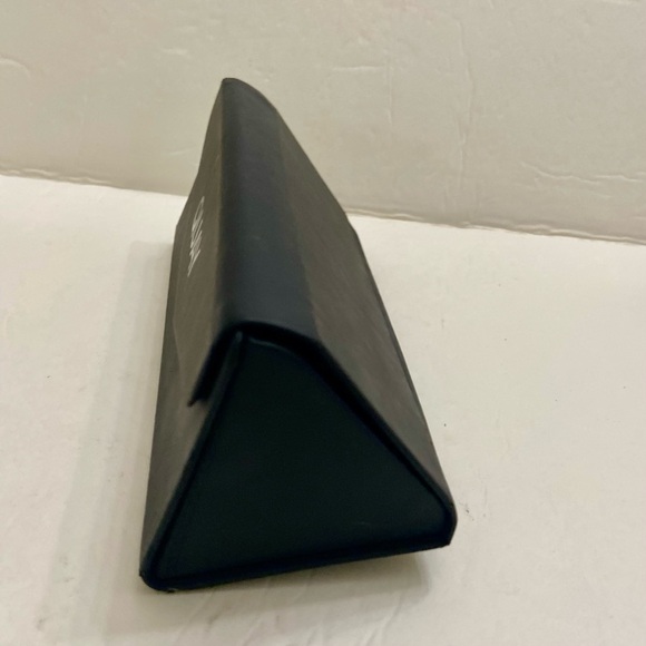 Two Sunglasses Cases- Quay and Ray Ban - Picture 8 of 12